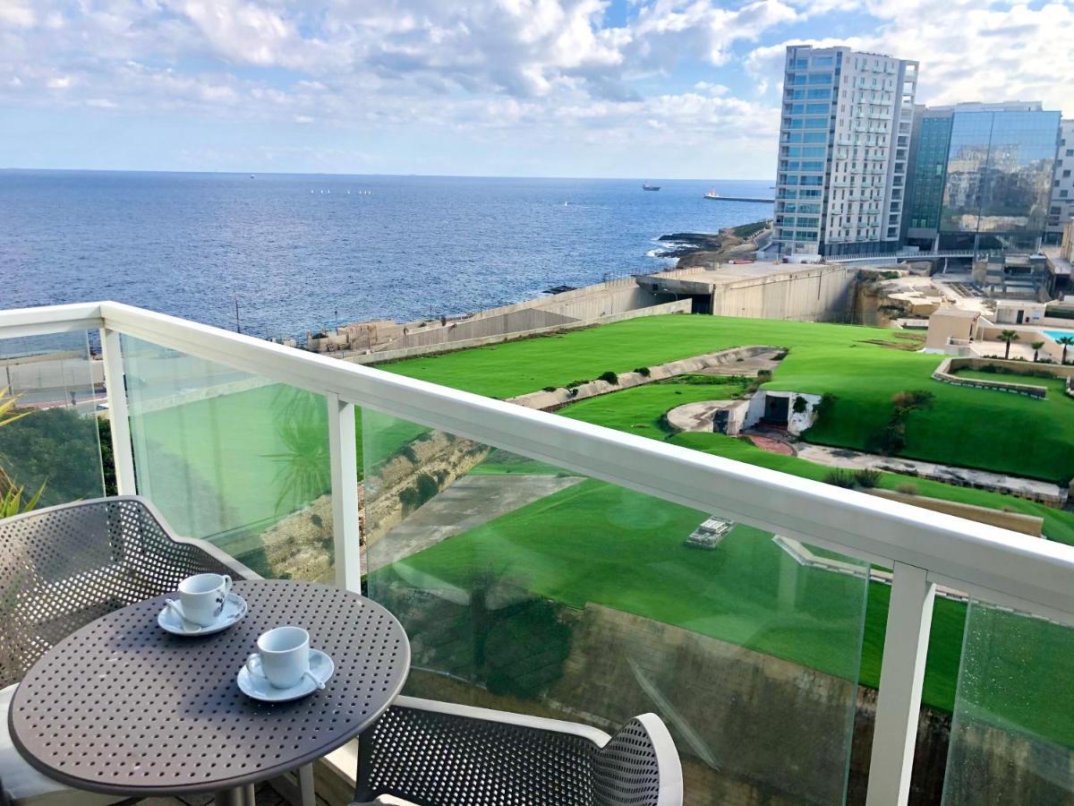 Stylish Seaview Apartment In A Prime Location Слима Екстериор снимка