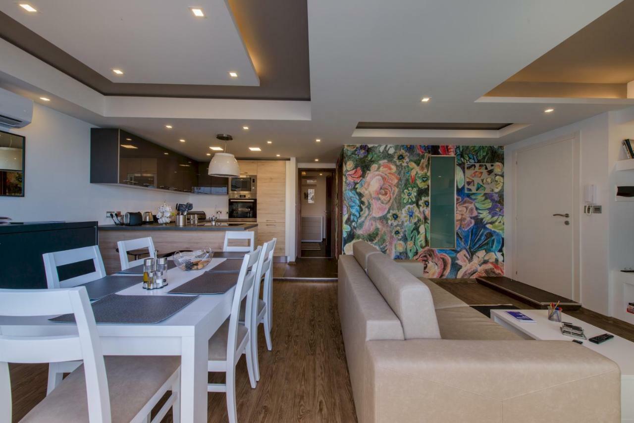 Stylish Seaview Apartment In A Prime Location Слима Екстериор снимка